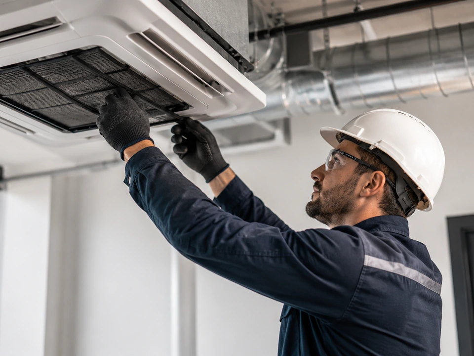 Sistemas técnicos de AVAC e instalações para edifício escolar